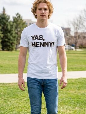 NWT Queer Eye Unisex White Short Sleeve Graphic Tee Shirt “Yes Henny” - Size S